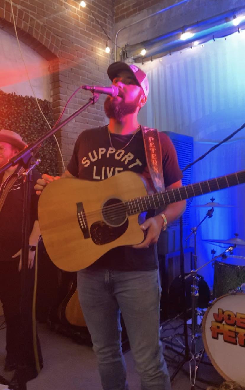 Live entertainment at Pyrenees Cafe